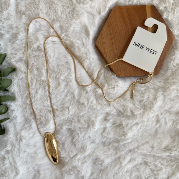 Nine West Jewelry - NINE WEST NWT Gold Tone Oval Pendant Necklace